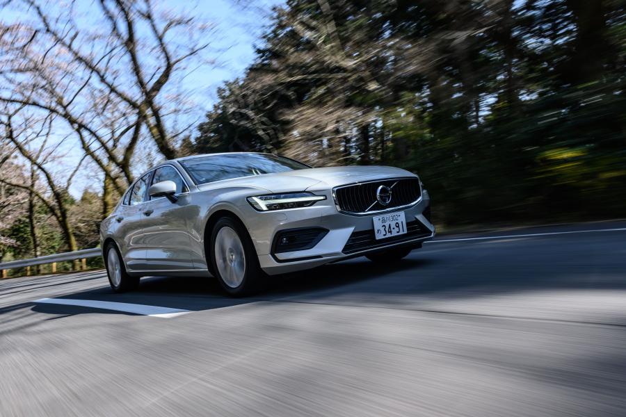  Volvo S60 T4 Momentum 2019 года  (JP) (фото 2 из 16)